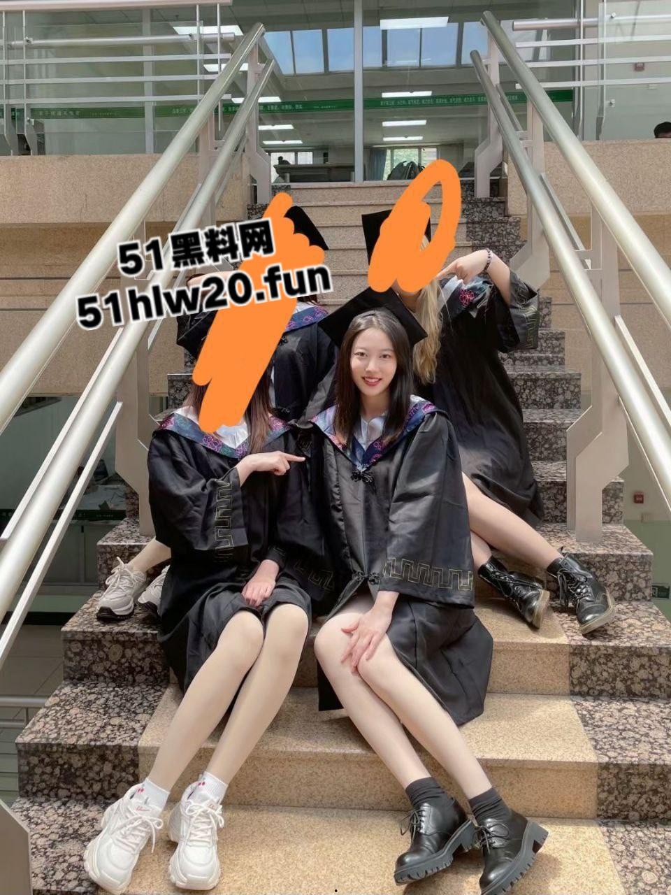 英国知名杜伦大学,富家千金硕士生【李颖】不雅视频流出,娇嫩身材被暴力抽插淫叫声不断。-8