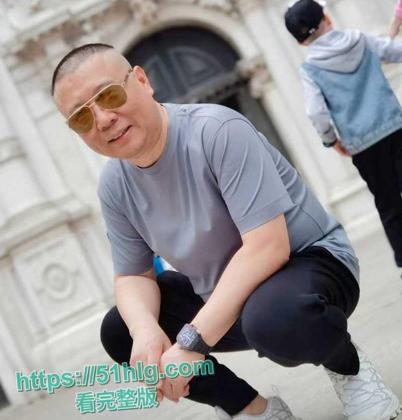 德云班主【郭德纲】惊爆出轨丑闻!包养京剧花旦【王梦婷】并生一子, 与徒弟老婆常年私通酒店激情视频全网疯传!-3