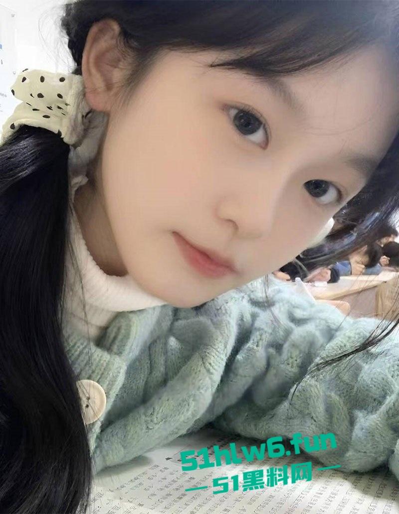 温州医科大学大二骚婊【潘晓蕾】私拍福利尺度曝光炸天!嫩乳骚穴欲求不满天天掰腿求插。-8