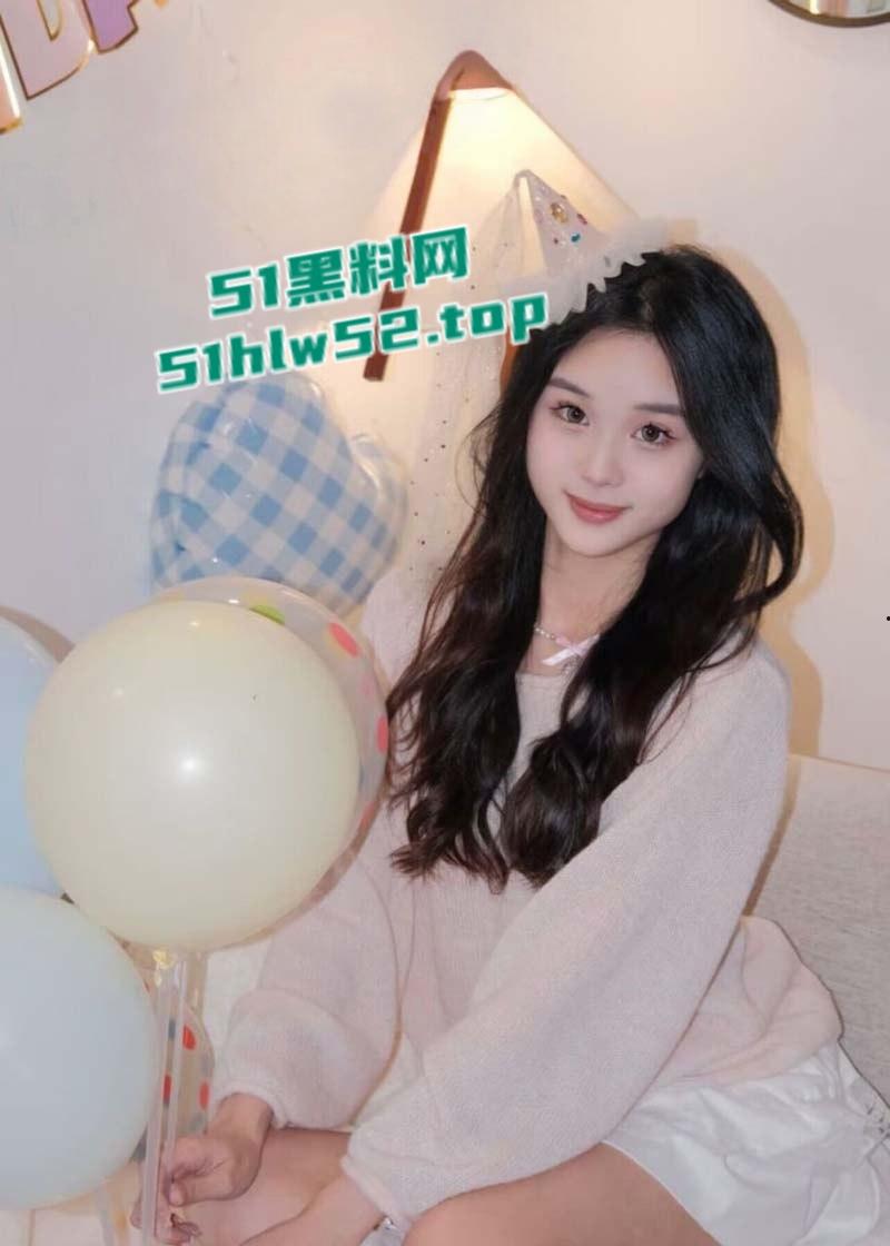 武汉音乐学院校花【吴川兰】与男友同居视频泄露,高颜值学生妹被抠穴指奸,性感翘臀被后入狂操!-1