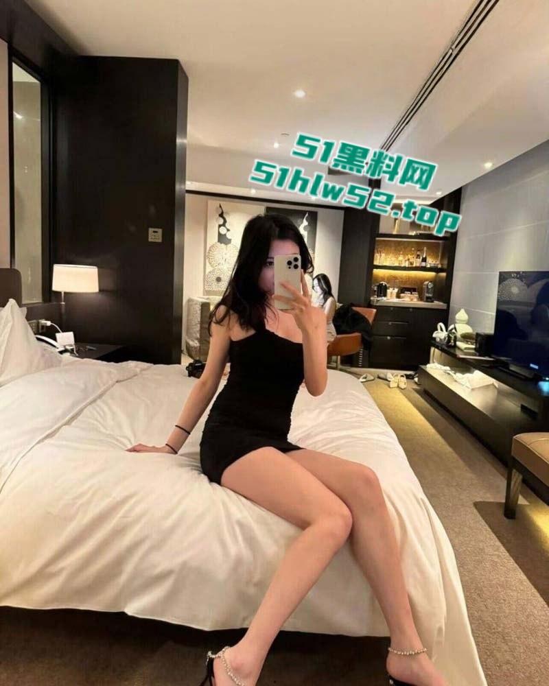 武汉音乐学院校花【吴川兰】与男友同居视频泄露,高颜值学生妹被抠穴指奸,性感翘臀被后入狂操!-6