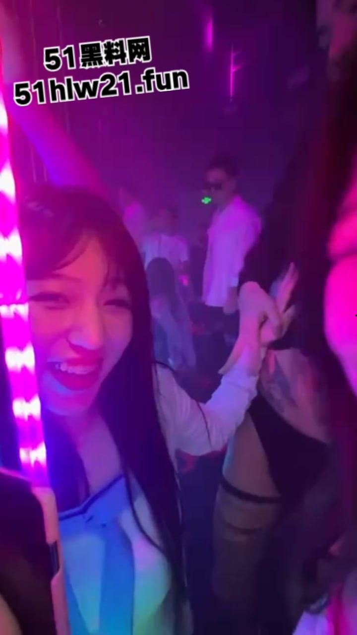 湖北师范学院【梁倩婷】高颜值甜美女神，老师眼里的乖巧小仙女私下秒变骚母狗，性爱视频流出。-8