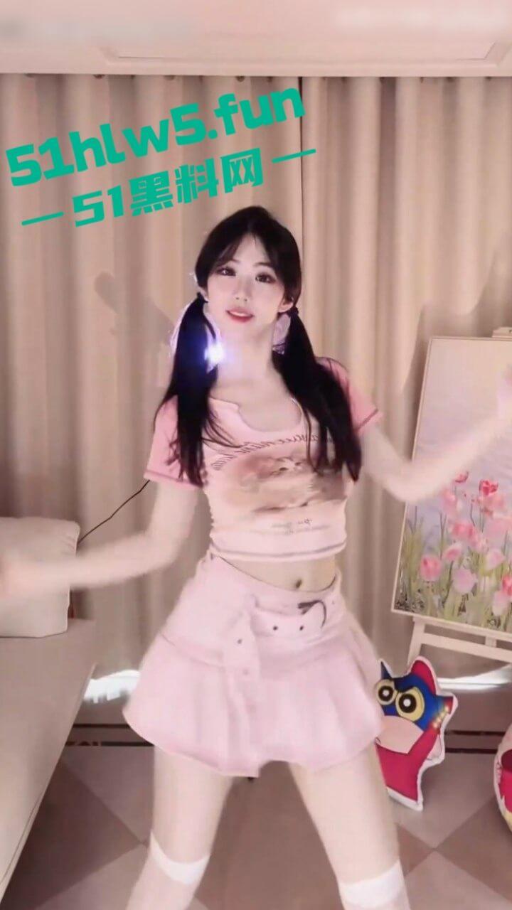 重磅推荐反差网红【B站小欣助眠qwq】专属定制自拍视频,露脸全裸最大尺度遭曝光。-1