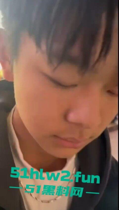 河北石家庄YOLO酒吧惊天大瓜,50人群殴打到特警出动,厕所里男女当场打炮,旁边光屁股男在狂吐,细思极恐!-6