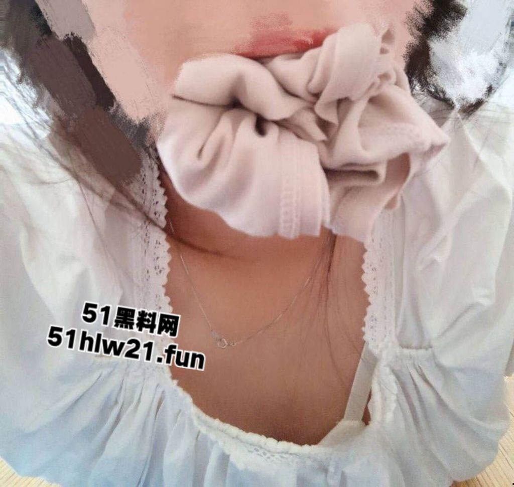 西安交大清纯学生妹【橙子】甜美女神被炮友调教成骚母狗,酒店抽插爆操无毛嫩穴!-8