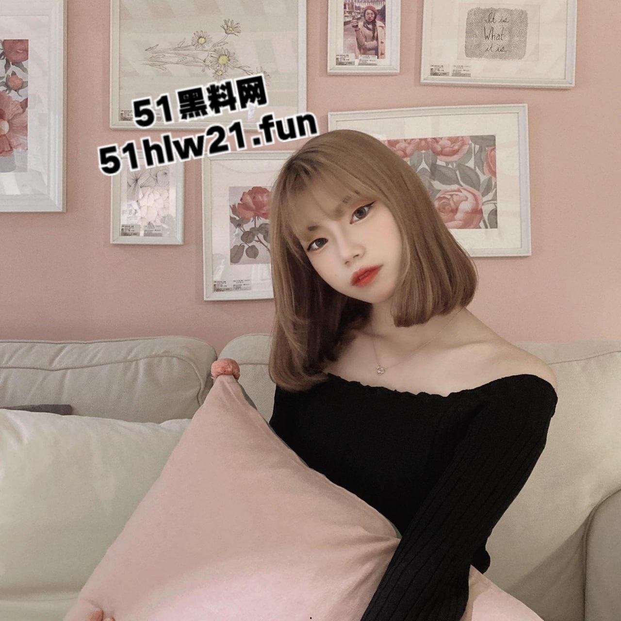 南京艺术学院,女大学生【胡雅婷】外表清纯可爱,白嫩的蜜桃臀被疯狂后入淫叫声不断。-5