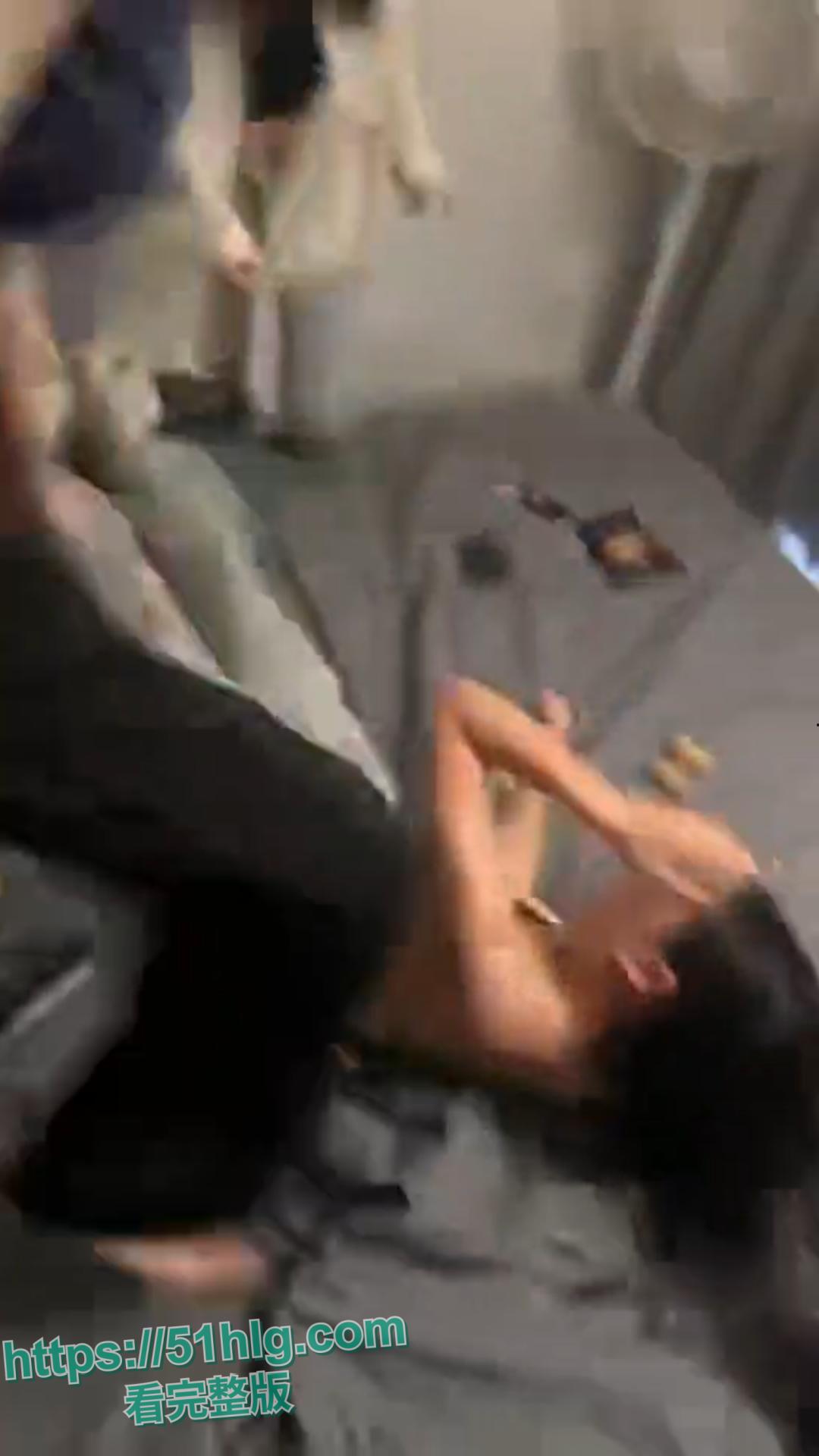 【湖北武汉】残酷霸凌现场!精神小伙与精神小妹联手摧残未成年少女,施虐过程残忍,受害者痛苦不堪-6