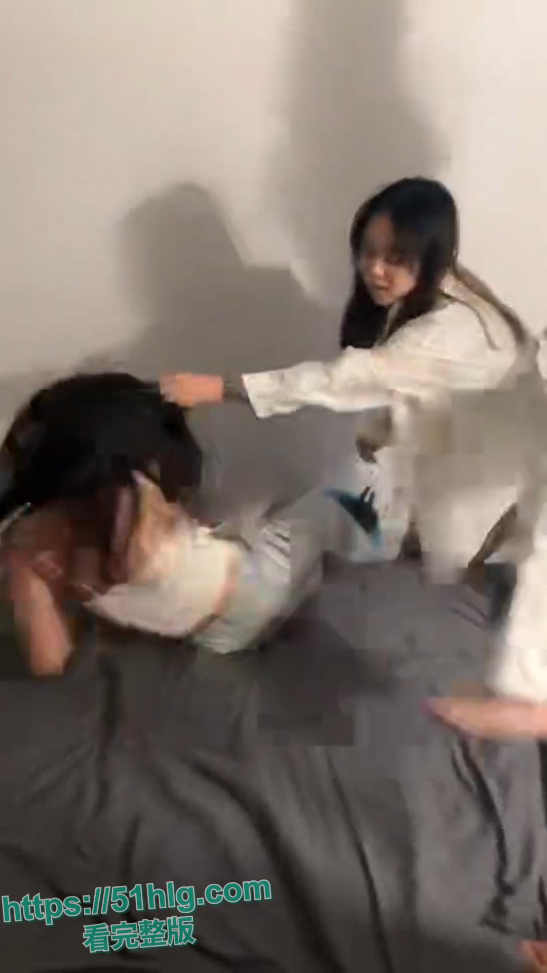 【湖北武汉】残酷霸凌现场!精神小伙与精神小妹联手摧残未成年少女,施虐过程残忍,受害者痛苦不堪-8