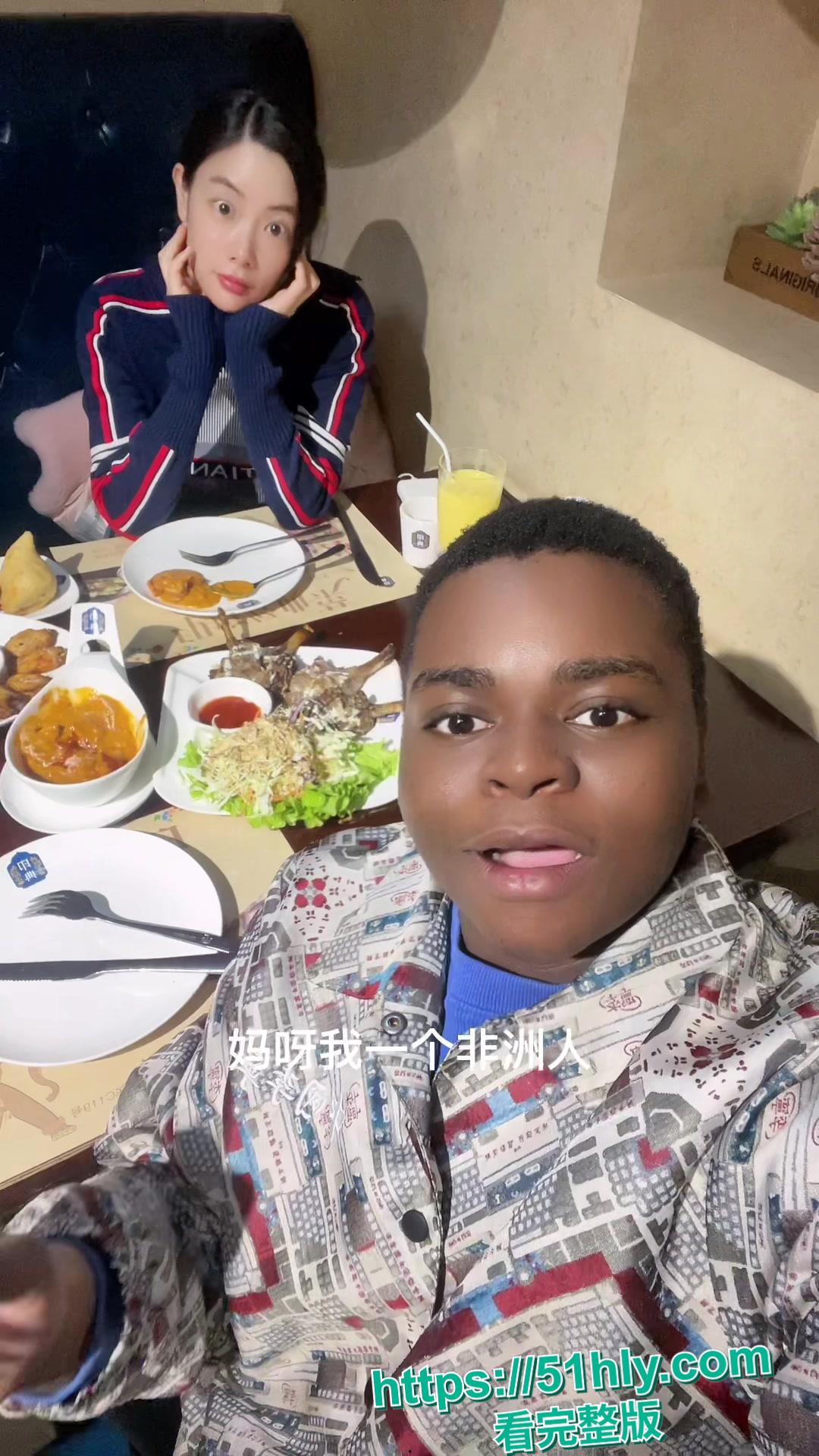 战狼2非洲小黑进军网红 下海约炮廉价的巴西牛排 线下实战营销美国伟哥下贱母狗见到黑哥就脱下裤子求操!-6