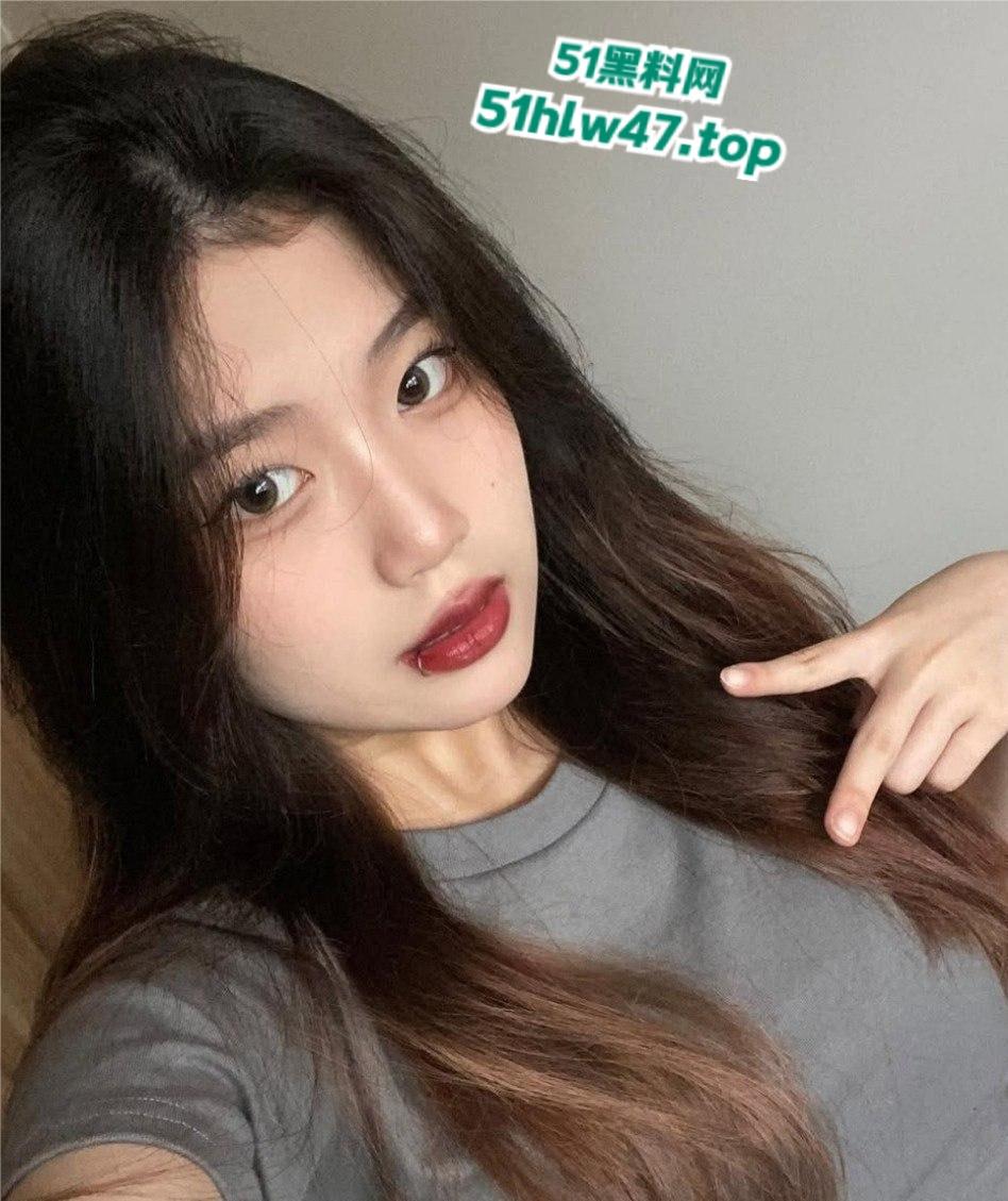 台湾高颜值网红【小网美】早期裸照与发骚视频曝光,没想私下竟然这么爱拍裸照!-2