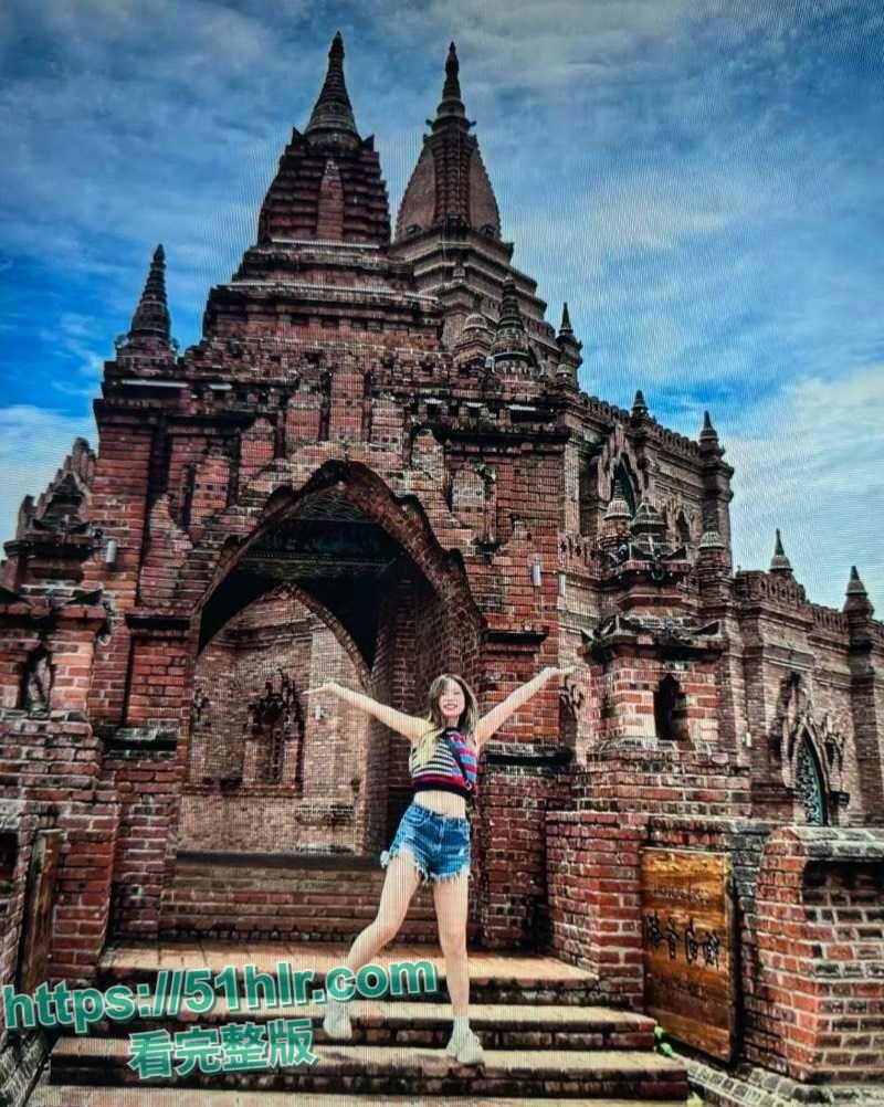 【河南】新婚夫妻的不为人知的秘密!大奶人妻骚穴淫水狂喷,口活功夫一流,舔鸡巴的模样让男人欲罢不能-6