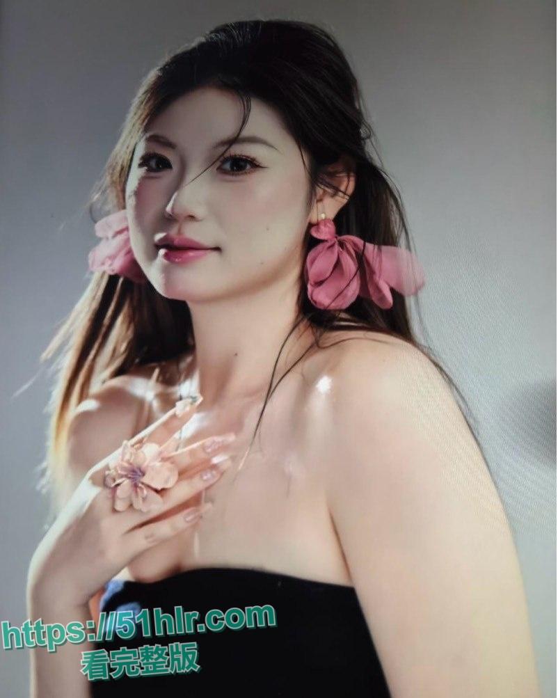 【河南】新婚夫妻的不为人知的秘密!大奶人妻骚穴淫水狂喷,口活功夫一流,舔鸡巴的模样让男人欲罢不能-18