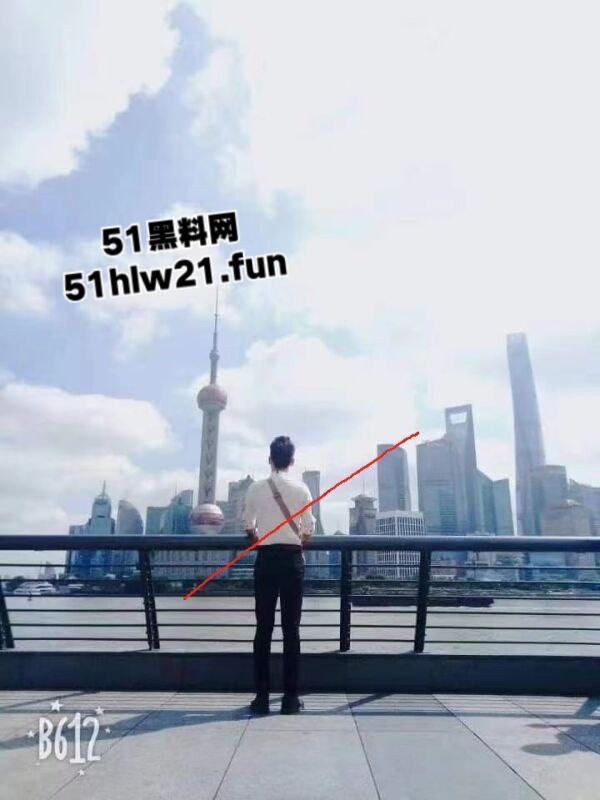 极品白嫩骚兔女郎网聊主动送炮,老实男激动提枪赴约却被上了生动一课脑袋坏了!-9