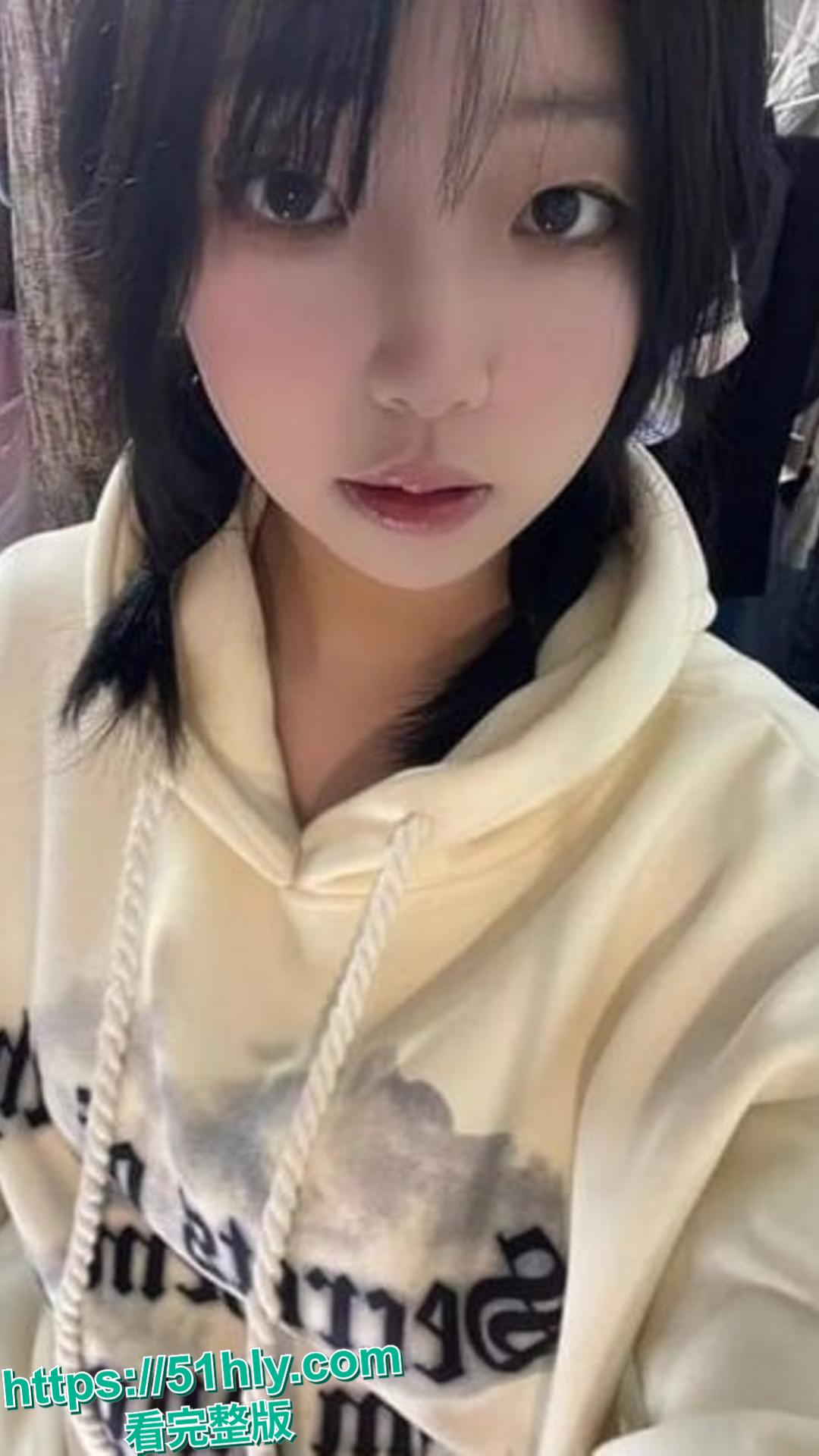 湖北眼镜大学生陈敏华被社会男友曝光私密视频 清纯学霸大学生被完美开发性欲 每天废寝忘食的口交啪啪-3