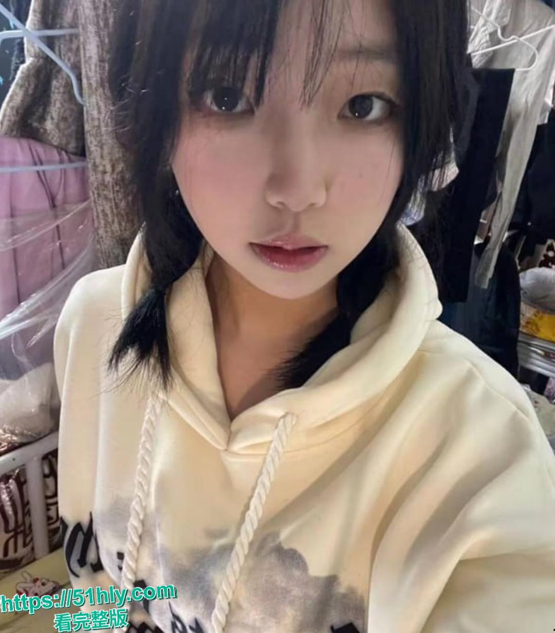 湖北眼镜大学生陈敏华被社会男友曝光私密视频 清纯学霸大学生被完美开发性欲 每天废寝忘食的口交啪啪-5