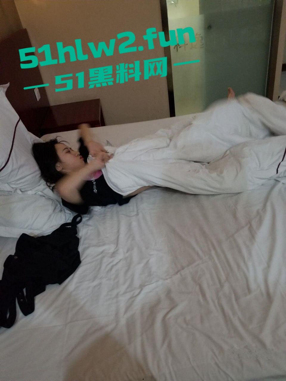 微博00后美女【裸耳少女】被证实曝光约炮视频遭到全网疯传,金主靠实力拍摄金典视频。-3