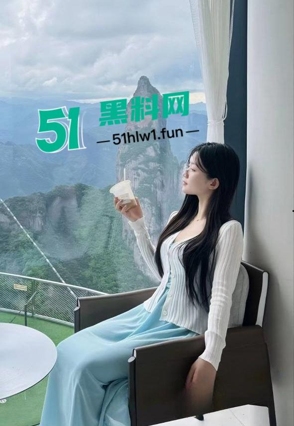 菏泽小红书博主【一颗小葡萄】私密视频流出，外表清纯带着两颗大雷和白虎嫩穴真是美到极致！-15