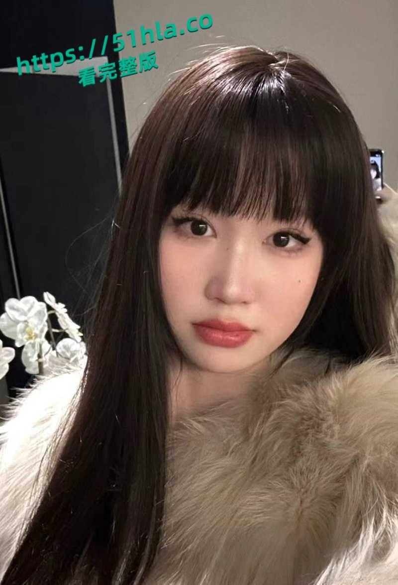 高颜值福利姬【银牌灌汤小笼包】自慰合集流出,性感美腿堪称完美炮架,花式自慰淫骚足交反差爆棚!-2