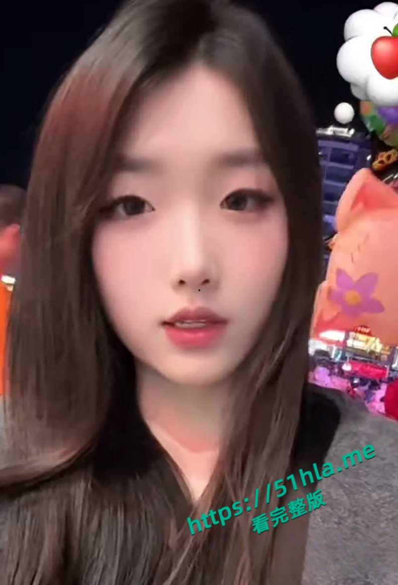 北京气质美女【刘媛媛】为钱甘当小三,露脸口交反差淫骚穿开档黑丝被金主爆操!-1