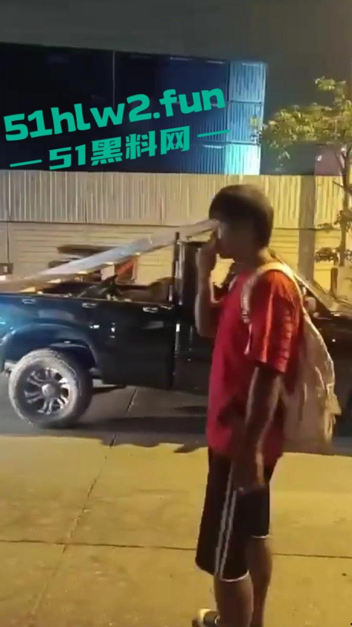 老头乐车祸现场因超速追尾,老头被当场甩出满脸是血,这回老头乐坏了老头也不乐了。-5