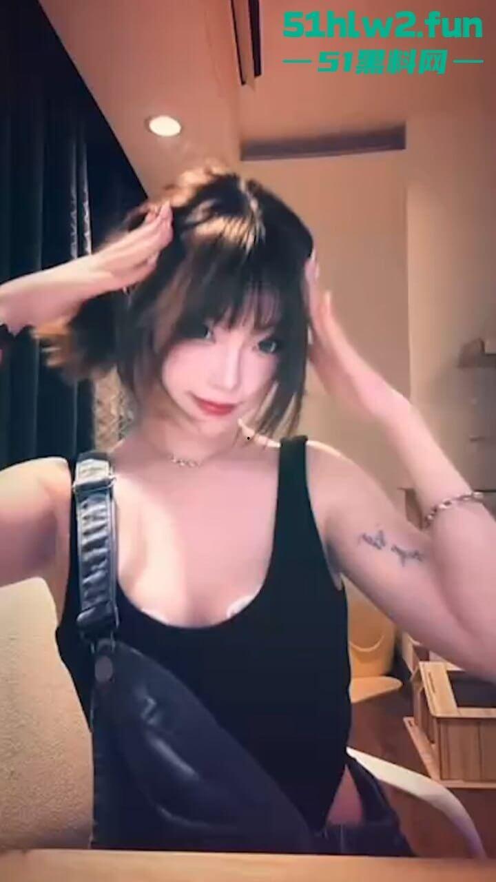 抖音清纯巨乳网红【39】私下泰国当性爱伴游被粉丝认出,揉奶抠穴无套爆性爱视频曝光。-3