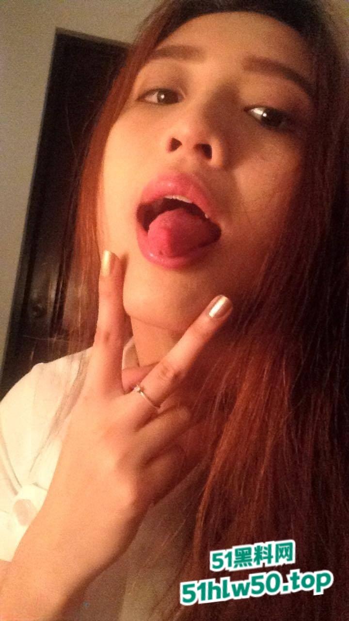 印尼极品美女主播【Julz】网友疯求的巨乳尤物,遭男友曝光私拍视频奶大臀肥性感至极啊!-7