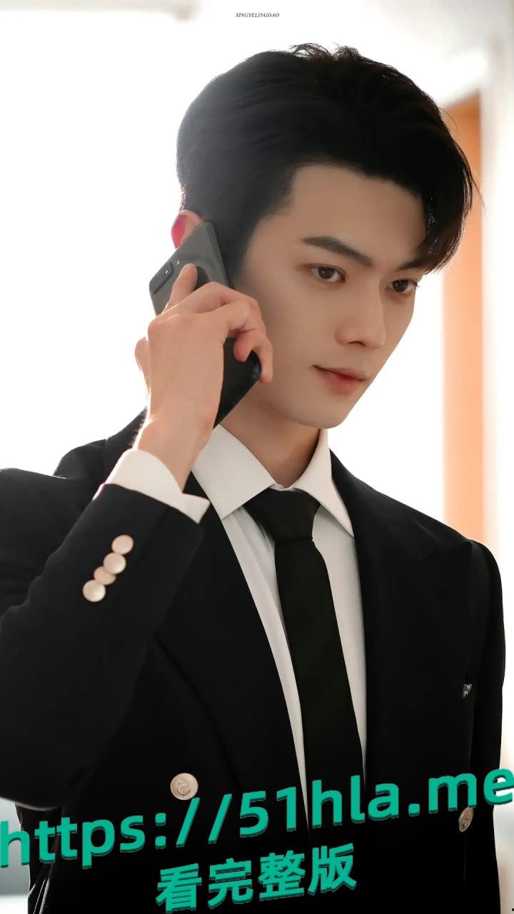 顶流塌房实锤?许凯被前女友许荔莎曝出轨分手,于正急删回应引热议。不雅视频被爆出!-1