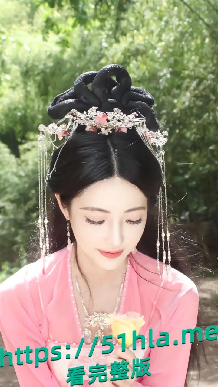 顶流塌房实锤?许凯被前女友许荔莎曝出轨分手,于正急删回应引热议。不雅视频被爆出!-2