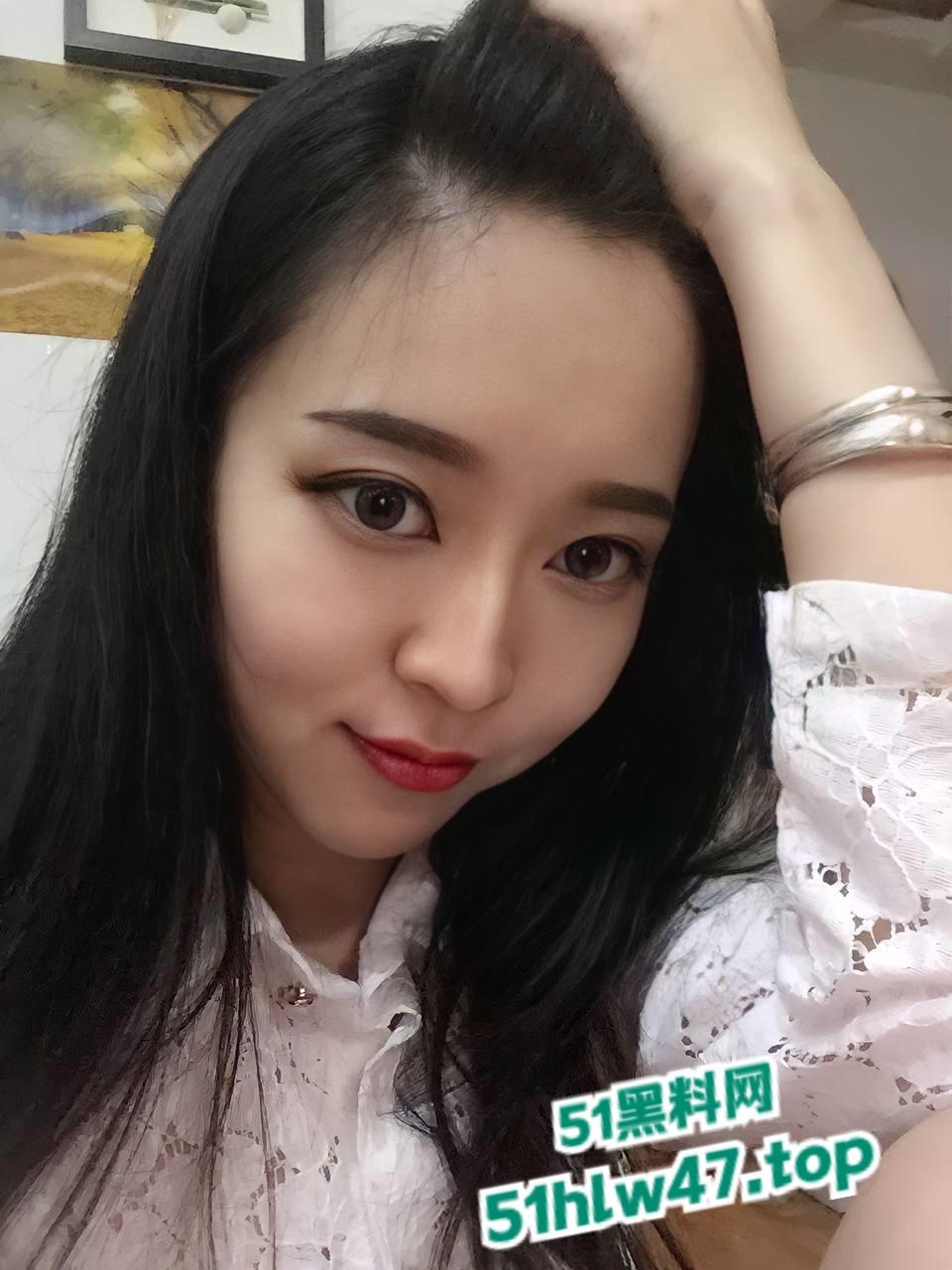 瓜友曝光性感骚妻，浙江杭州骚母狗【苏小雪】幼师骚逼，喜欢颜射吞精勾引学生家长被其老公发现曝光。-1