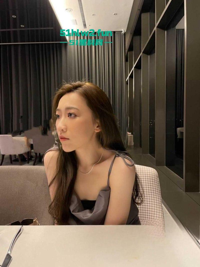 公司美女同事的私密被曝光,极品妹子给公司领导献媚,拍下自己的裸体视频流出!-4