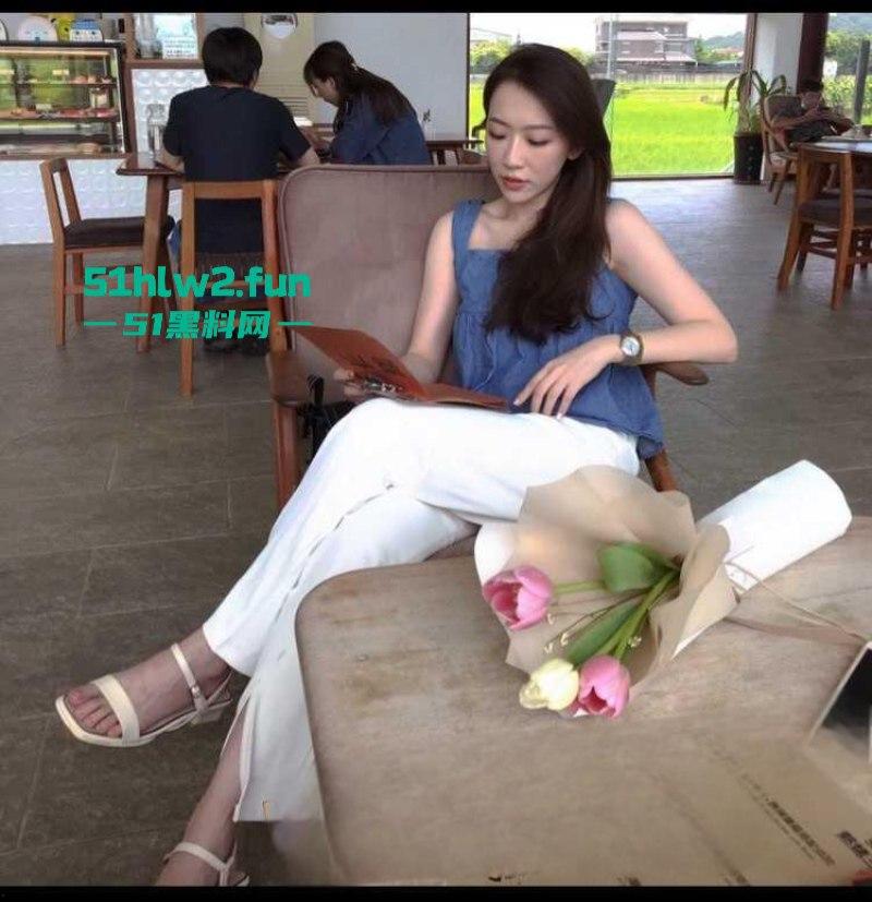 公司美女同事的私密被曝光,极品妹子给公司领导献媚,拍下自己的裸体视频流出!-5