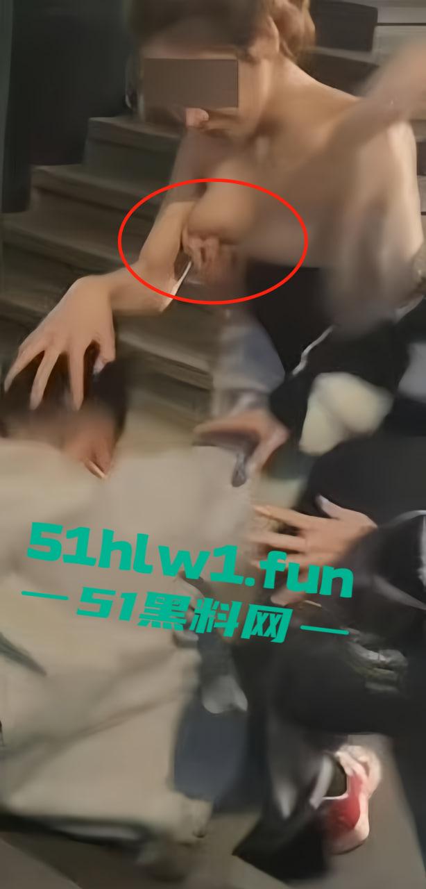 全网疯传兰桂坊MMA斗战现场画面,惊现一招制敌【龙抓手】好男不和女斗但渣男专挑女斗。-8