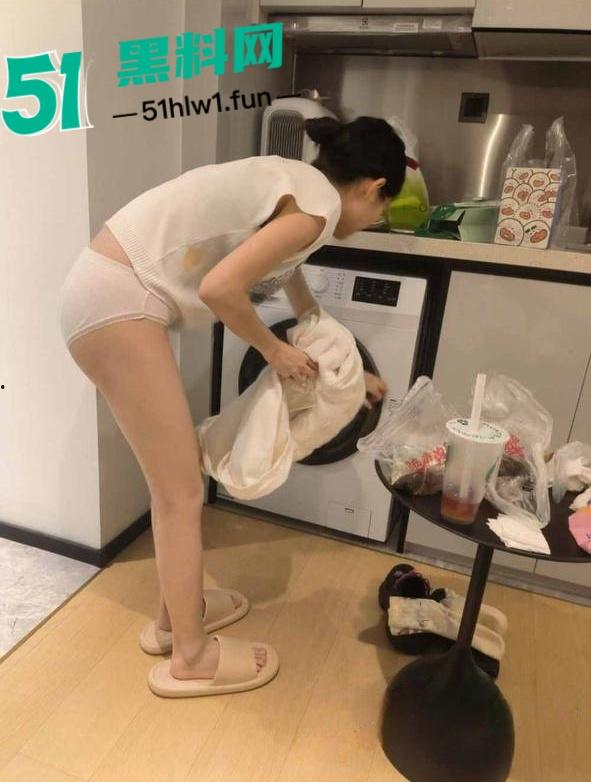 石家庄人妻偷情婚内出轨被老公发现经选择和情妇私奔,怒曝光三分钟露脸视频引发热议。-1