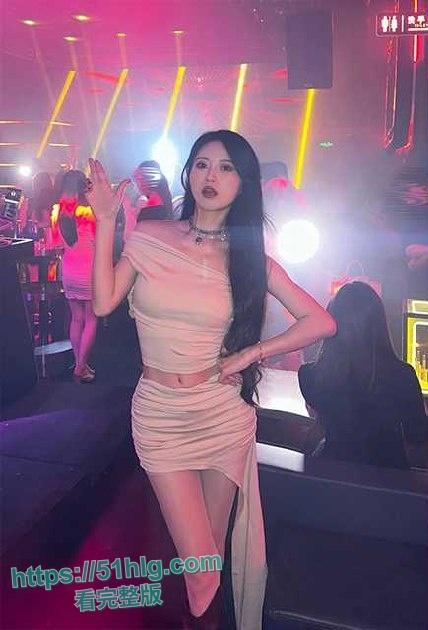 成都探店揭秘砂舞舞厅!性感少妇任君挑选 刺激体验摸奶抠穴加打炮, 堪称男人的天堂!-1