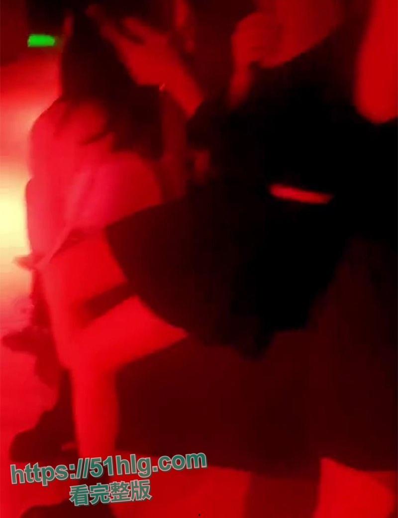 成都探店揭秘砂舞舞厅!性感少妇任君挑选 刺激体验摸奶抠穴加打炮, 堪称男人的天堂!-4