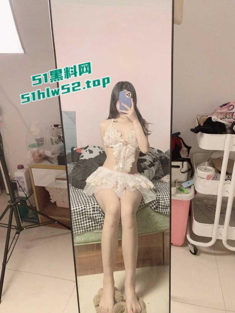 浙江护理职业技术学院学生妹【黄絮如】裸聊视频泄密,大尺度自慰呻吟声悦耳动人,极品反差学生妹谁能不爱呢!-4