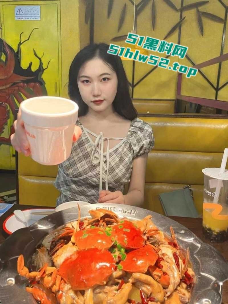 浙江护理职业技术学院学生妹【黄絮如】裸聊视频泄密,大尺度自慰呻吟声悦耳动人,极品反差学生妹谁能不爱呢!-12