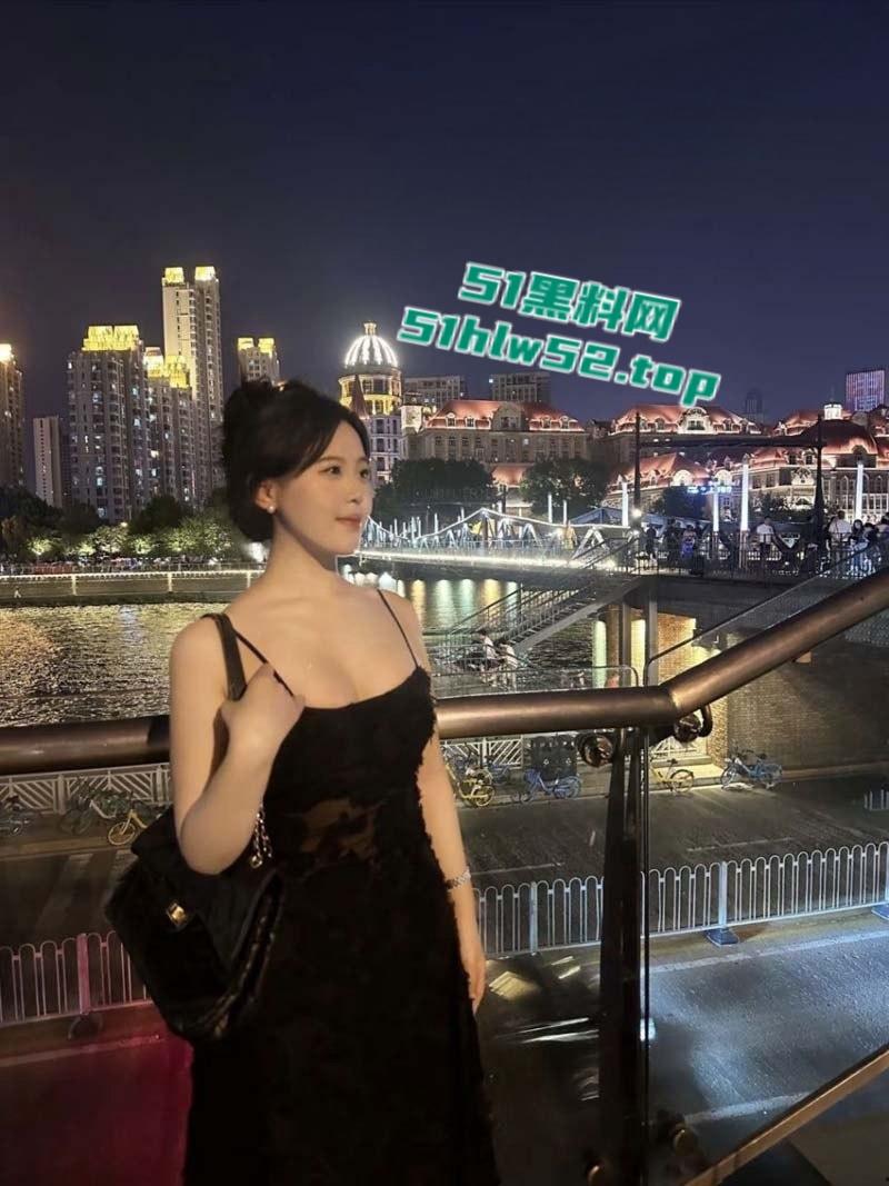 广州民航学院校花【贾明爽】包养遭曝光,高冷女神私下变金主玩物调教成母狗,尺度超大的空乘新星!-10