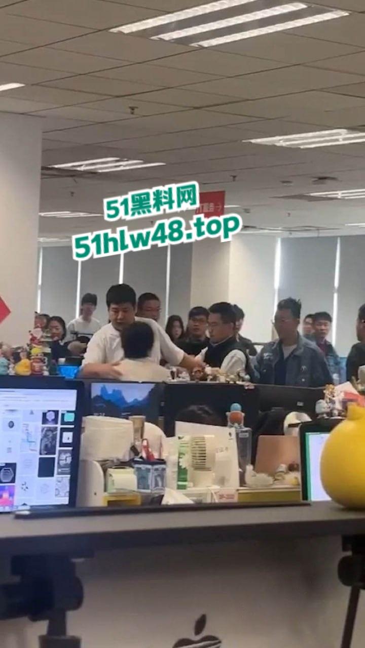 京东员工神操作借职务之便,睡供应商老婆被老公发现后,携全家到公司讨要说法。-2