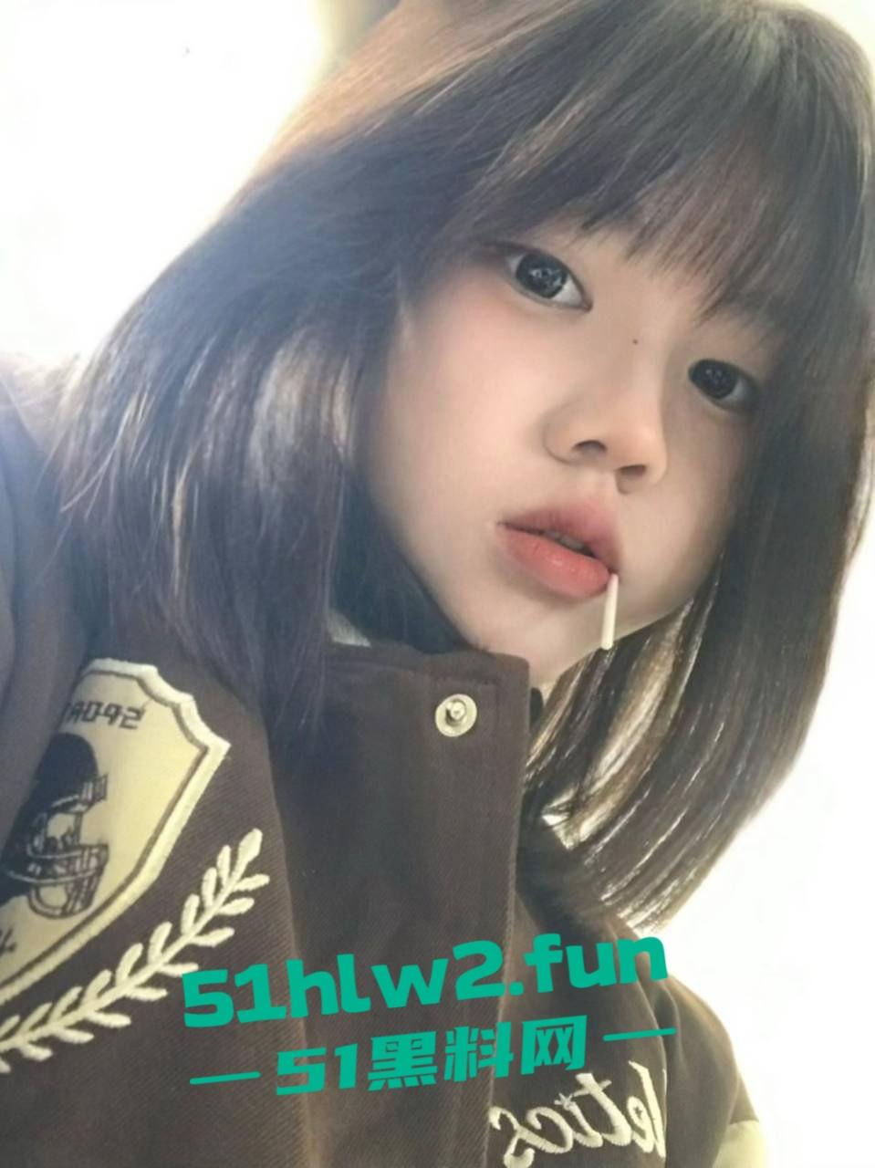 太原大学【张念一】这骚货,清纯脸蛋下藏着个欲女,手指在嫩逼里进进出出,手指插得自己直哆嗦!-1