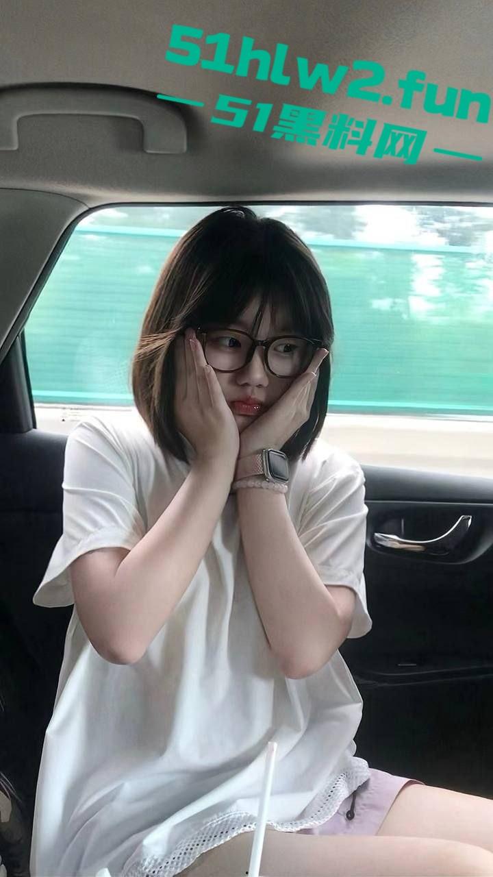 太原大学【张念一】这骚货,清纯脸蛋下藏着个欲女,手指在嫩逼里进进出出,手指插得自己直哆嗦!-3