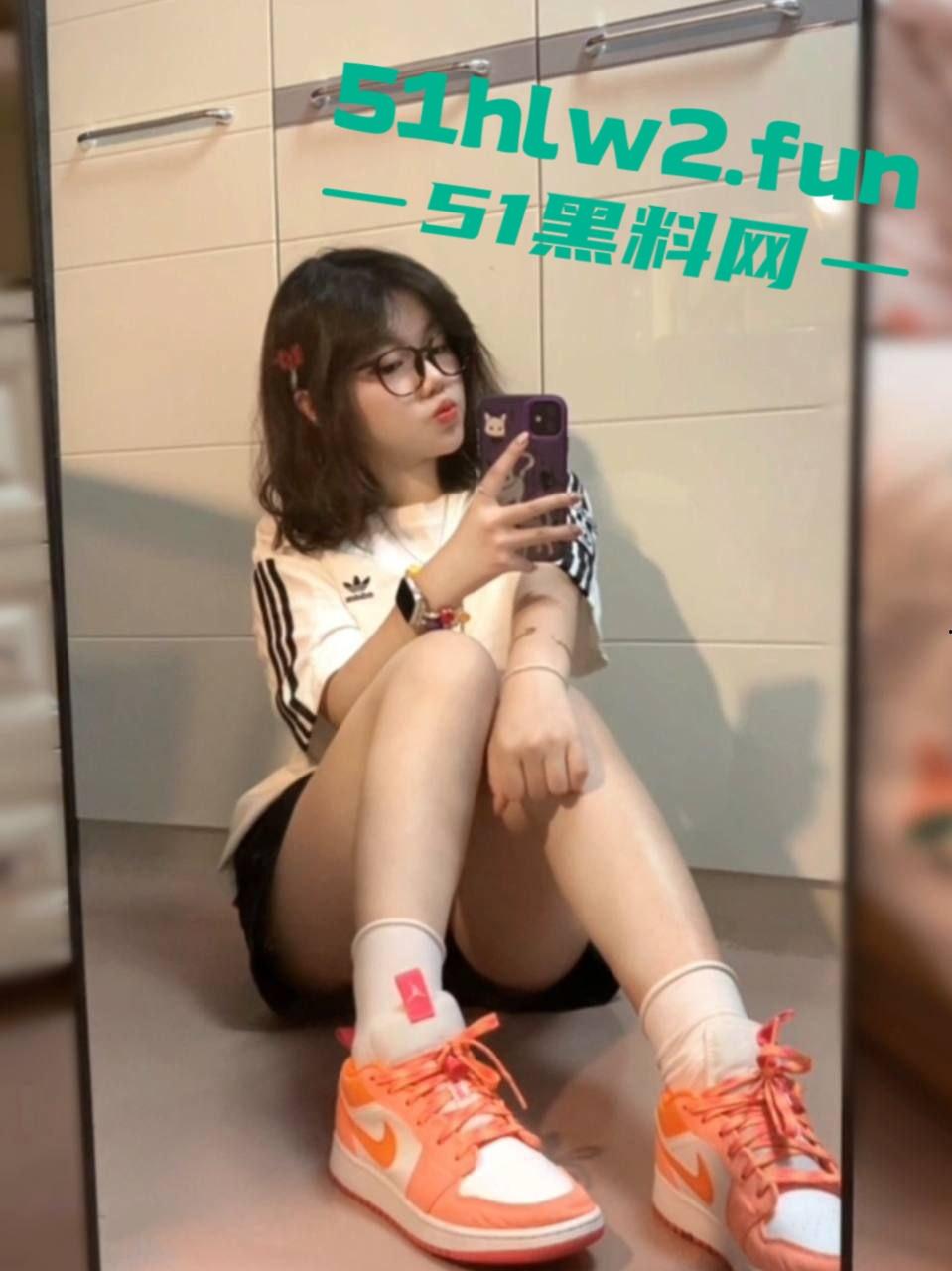 太原大学【张念一】这骚货,清纯脸蛋下藏着个欲女,手指在嫩逼里进进出出,手指插得自己直哆嗦!-10