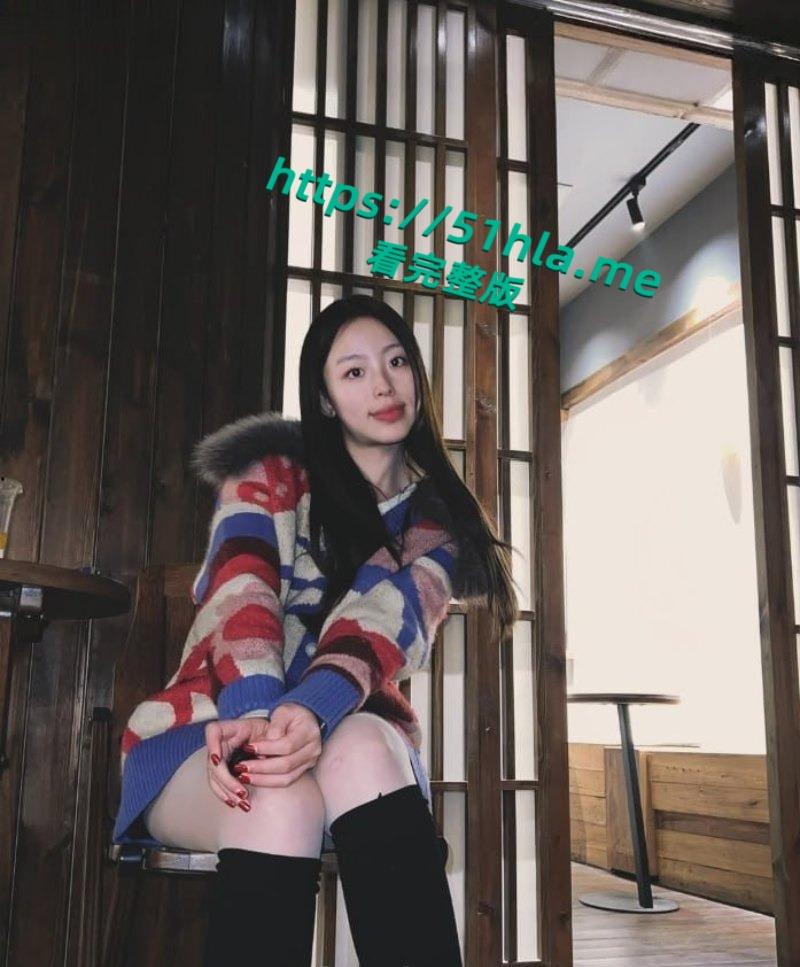 推特女神【图图TUTU】高颜值外表写真模特,私下却是只极品反差母狗,阴毛茂盛性欲爆炸高价付费门槛福利流出!-2