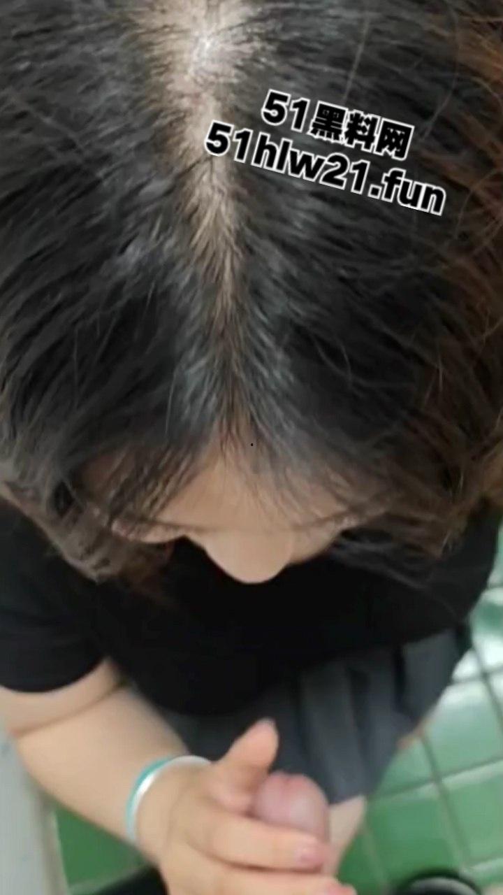 南京大学校花【王梦麟】为钱倒贴富二代送逼上门,使出浑身骚术勾引鸡巴内射留精。-1