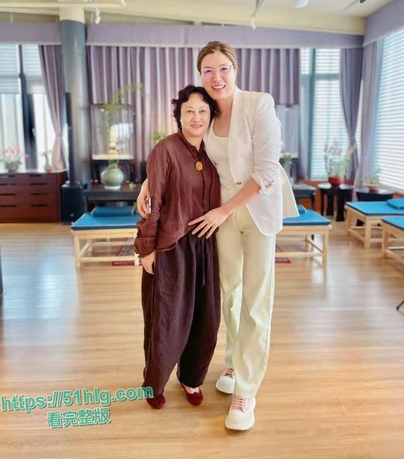 【南京】眼镜骚货【朱长银】的诈骗帝国!粉嫩骚逼和深喉操昏大领导,资源钱财尽收,揭开诈骗界的黑暗一面-2