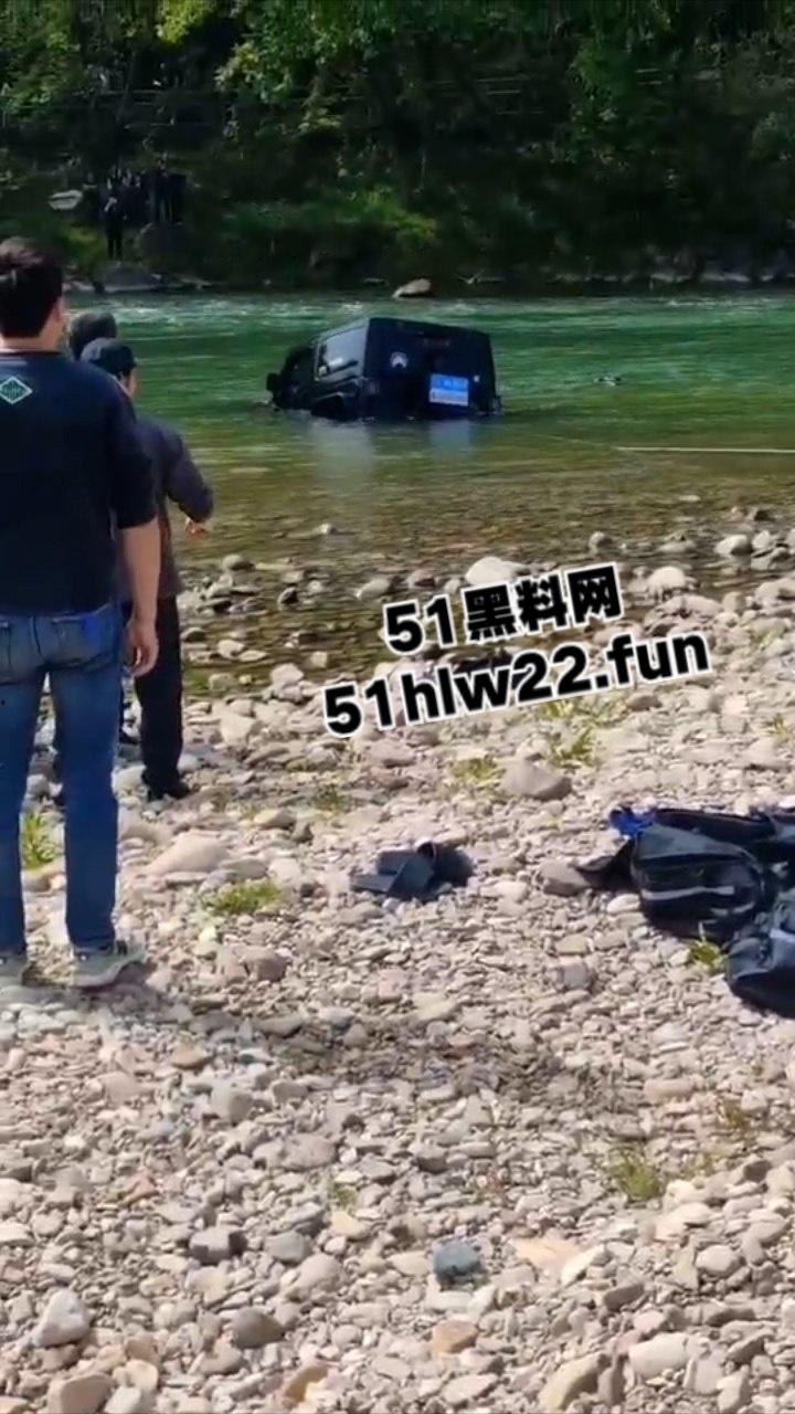 浙江台州装逼男开越野带俩美女护士,横跨溪滩被困致俩美女双双死亡,自己侥幸脱险无恙。-1