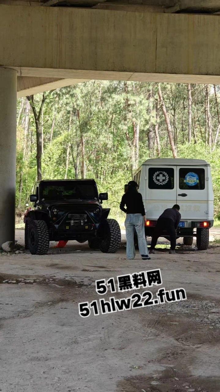 浙江台州装逼男开越野带俩美女护士,横跨溪滩被困致俩美女双双死亡,自己侥幸脱险无恙。-5