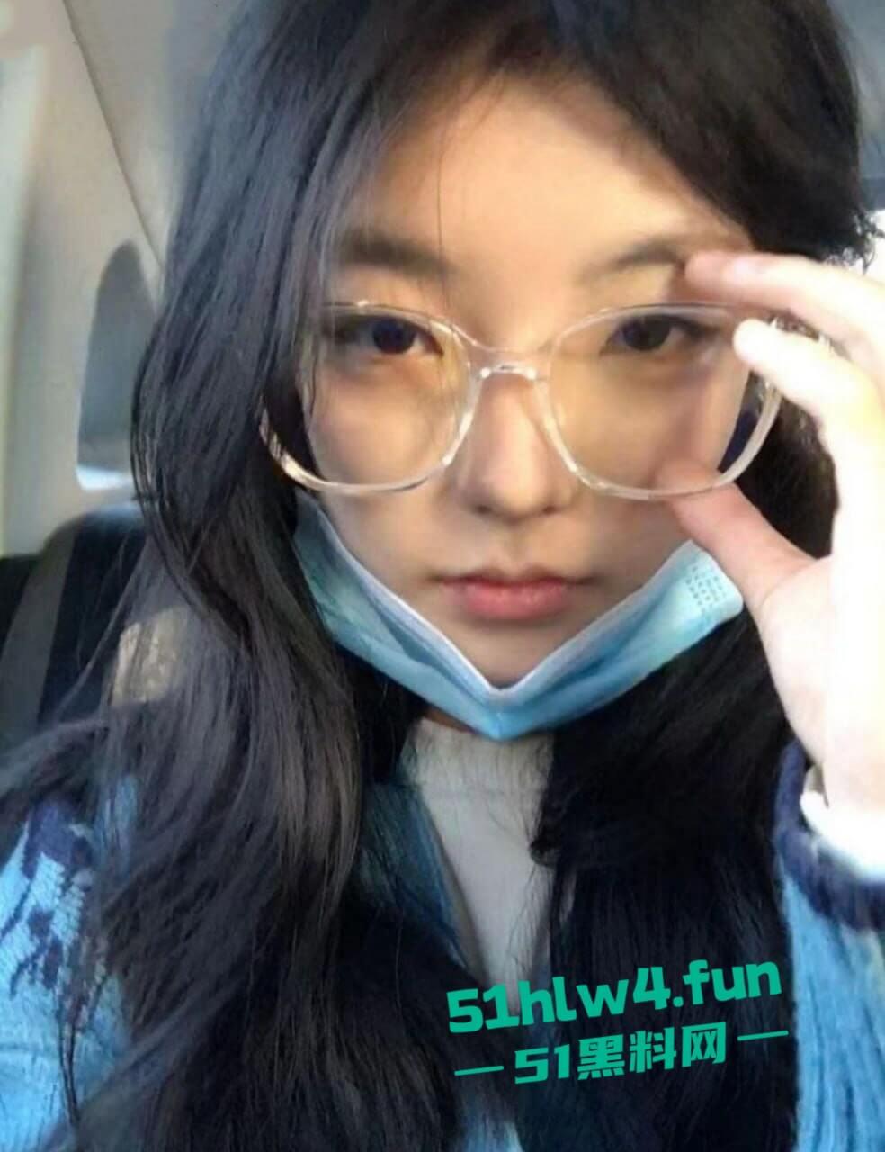 极品邻家学生嫩妹表面甜美乖乖女,私下却是渴望大屌的骚逼,穿白色丝袜足交勾引激情啪啪。-7