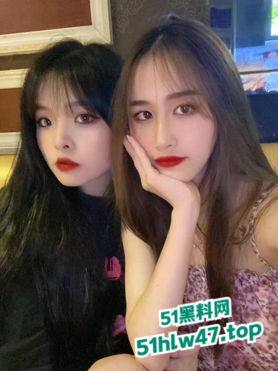 高颜值女大学生【薛翊宁】顶级身材反差女神,美腿修长诱人性爱图影泄密流出。-1