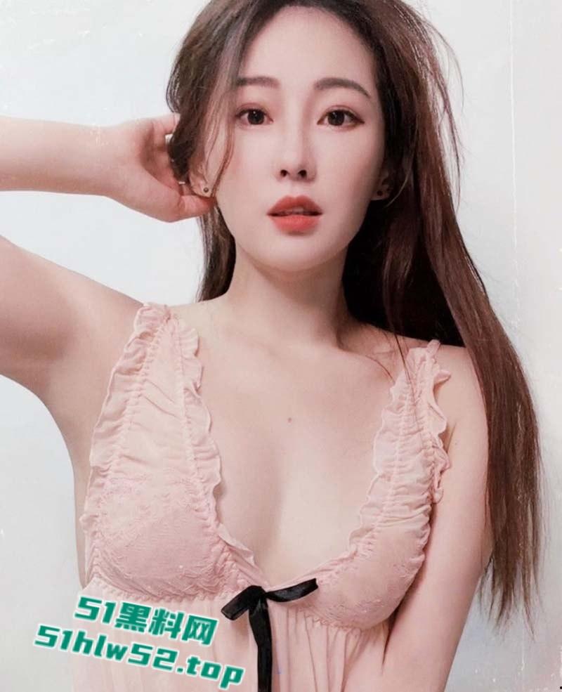 IG极品大奶网美【可可】下海做黄播,揉奶玩穴道具自慰淫荡视频被网友录屏,遭全网疯传!-10